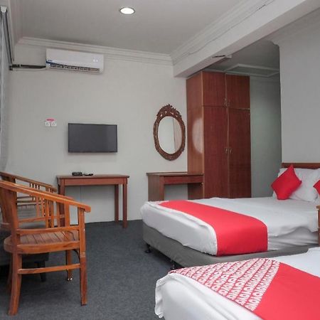 Oyo 90120 Mi Hotel Dungun Ngoại thất bức ảnh