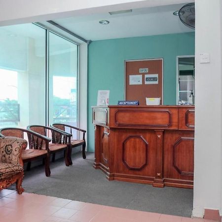 Oyo 90120 Mi Hotel Dungun Ngoại thất bức ảnh