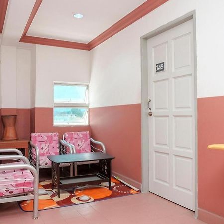 Oyo 90120 Mi Hotel Dungun Ngoại thất bức ảnh