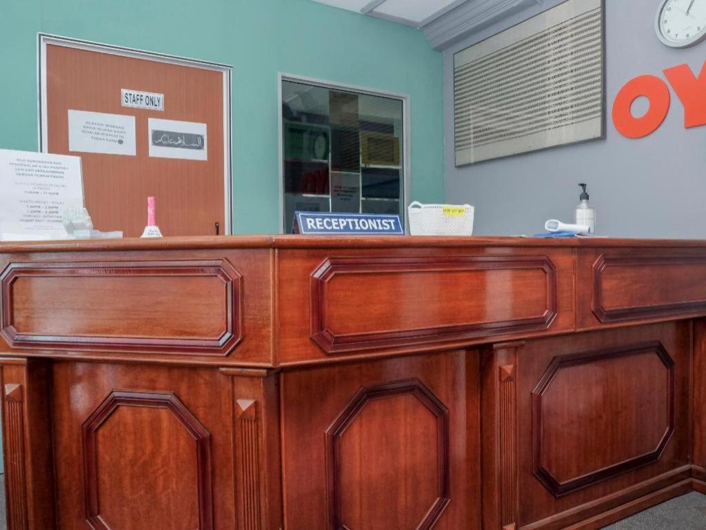 Oyo 90120 Mi Hotel Dungun Ngoại thất bức ảnh