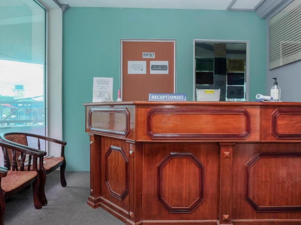 Oyo 90120 Mi Hotel Dungun Ngoại thất bức ảnh