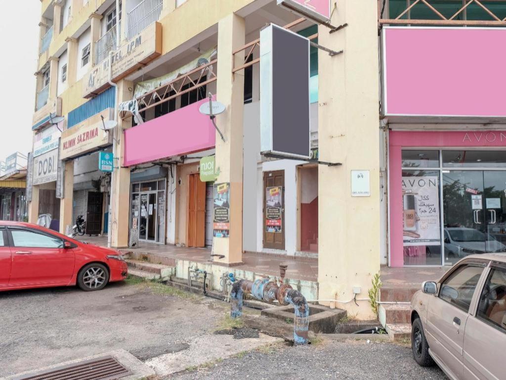 Oyo 90120 Mi Hotel Dungun Ngoại thất bức ảnh