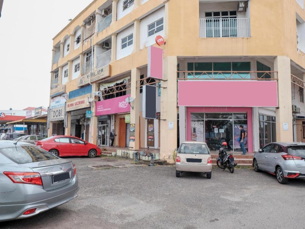Oyo 90120 Mi Hotel Dungun Ngoại thất bức ảnh