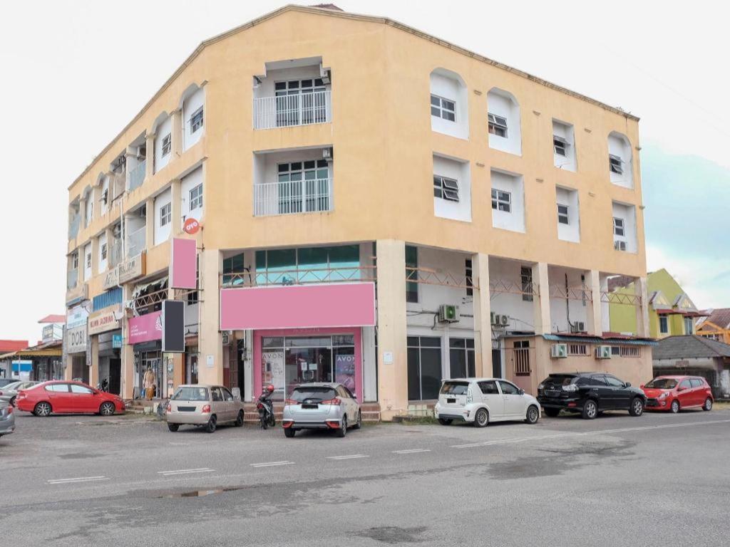 Oyo 90120 Mi Hotel Dungun Ngoại thất bức ảnh