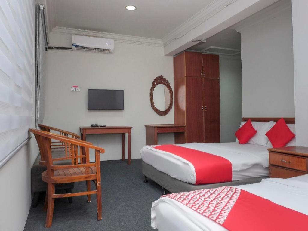 Oyo 90120 Mi Hotel Dungun Ngoại thất bức ảnh