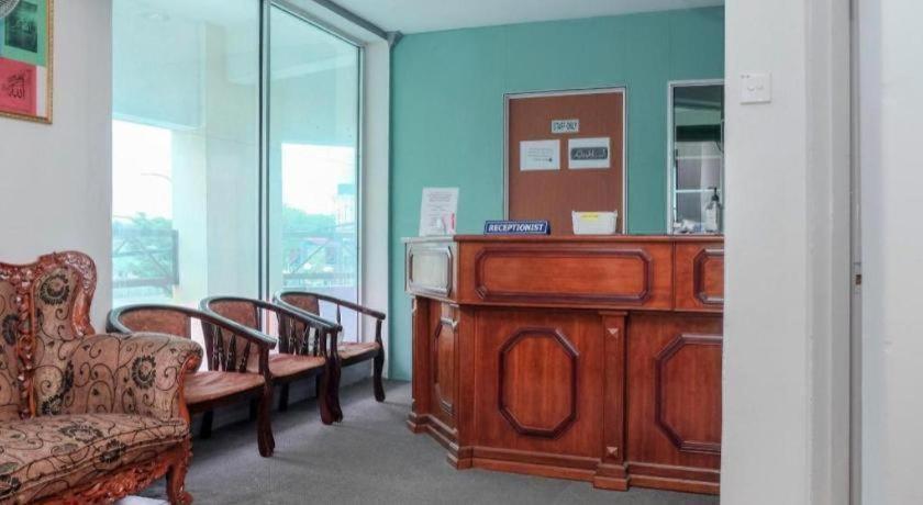 Oyo 90120 Mi Hotel Dungun Ngoại thất bức ảnh