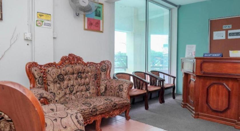 Oyo 90120 Mi Hotel Dungun Ngoại thất bức ảnh