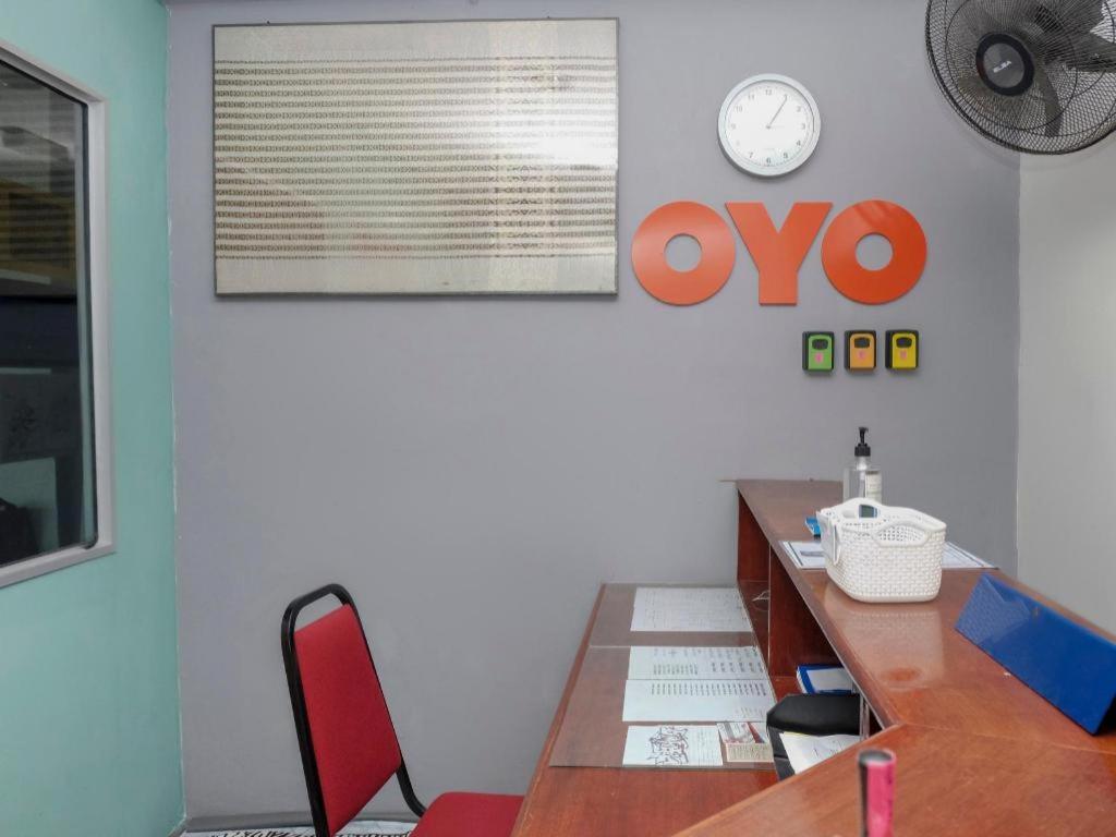 Oyo 90120 Mi Hotel Dungun Ngoại thất bức ảnh