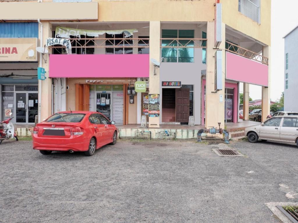 Oyo 90120 Mi Hotel Dungun Ngoại thất bức ảnh
