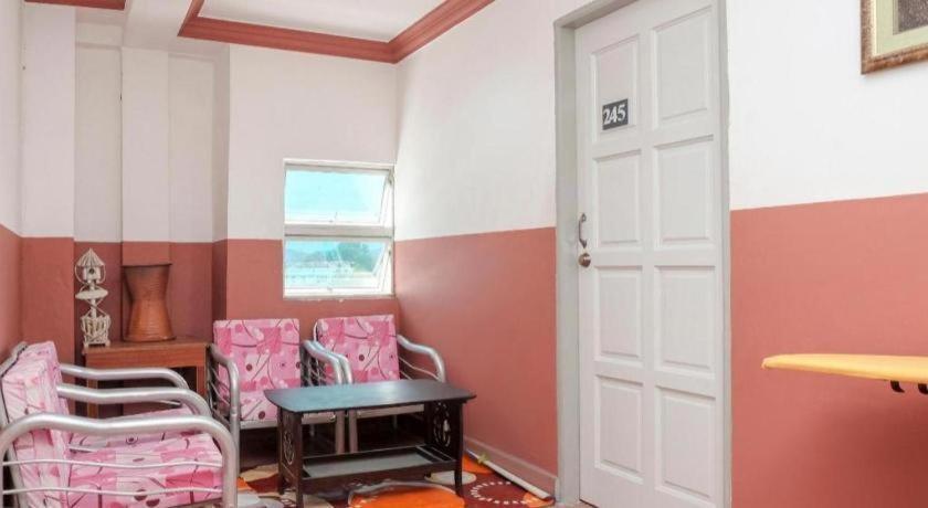 Oyo 90120 Mi Hotel Dungun Ngoại thất bức ảnh