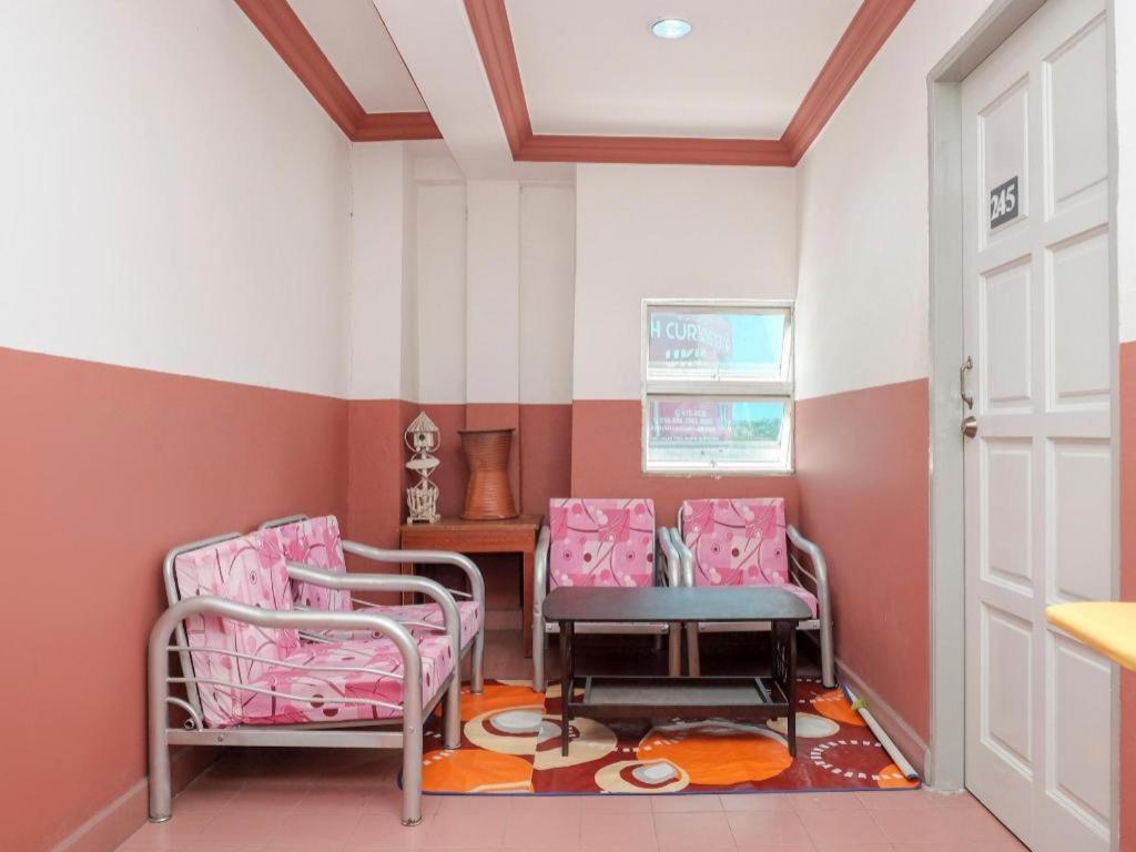 Oyo 90120 Mi Hotel Dungun Ngoại thất bức ảnh