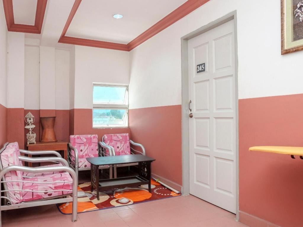 Oyo 90120 Mi Hotel Dungun Ngoại thất bức ảnh