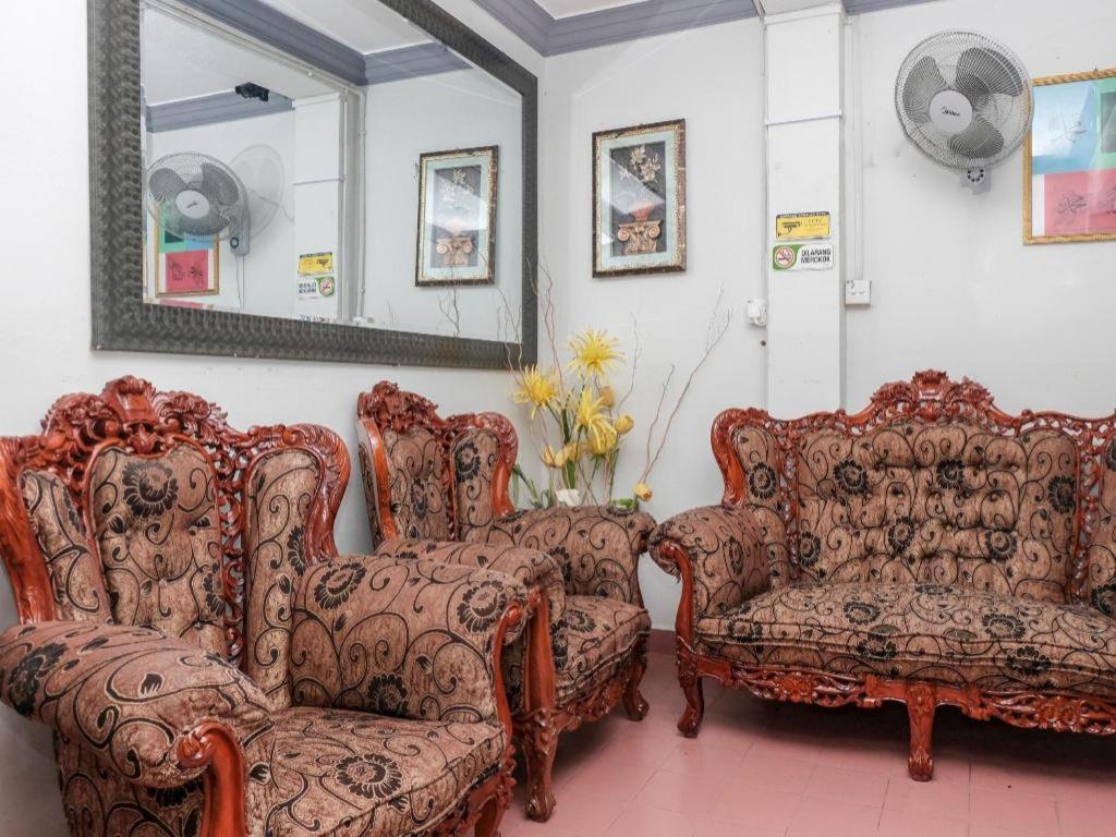 Oyo 90120 Mi Hotel Dungun Ngoại thất bức ảnh